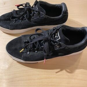 PUMA Suede Too Sneakers size 9 (Box1)